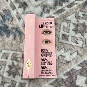 Charlotte Tilbury 
Pillow Talk Push Up Lashes Volumizing & Lengthening Mascara